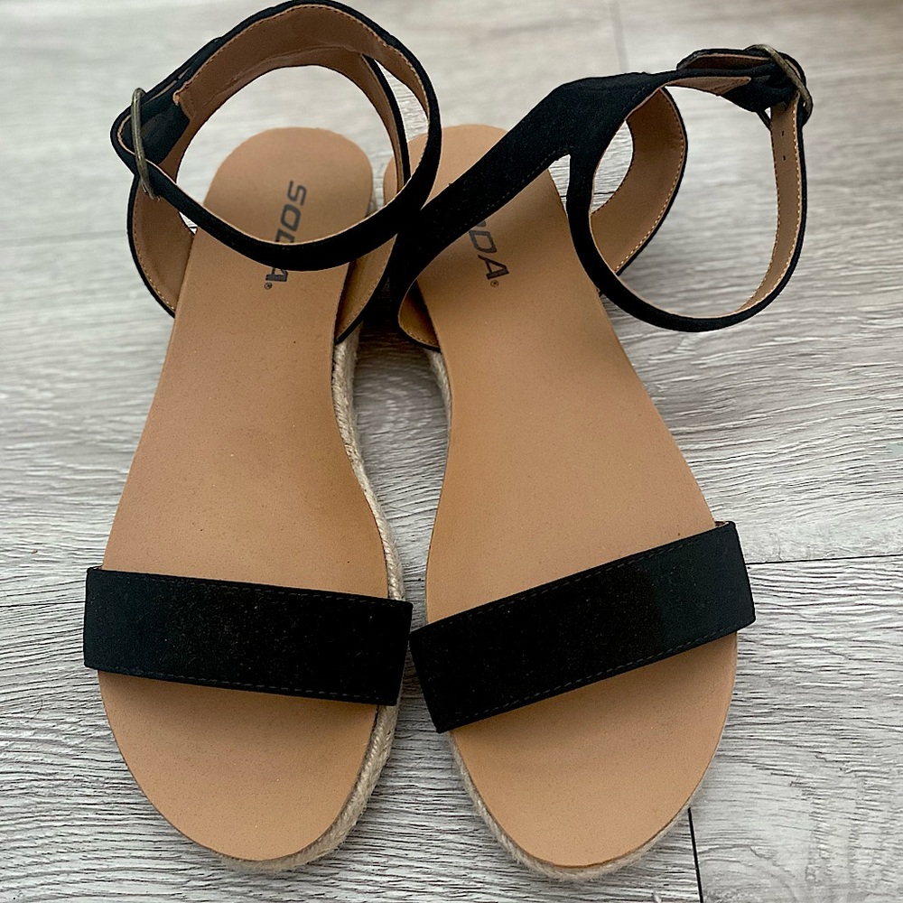 Soda sandals
